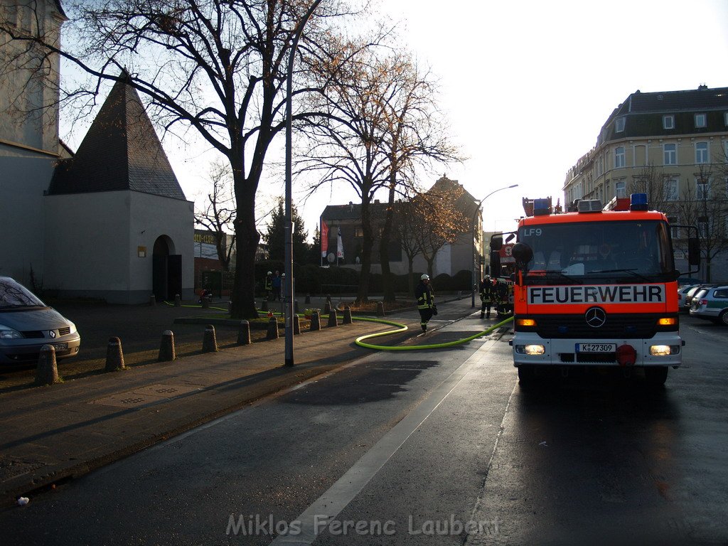 Brand in Kirche Koeln Muelheim Tiefenthalstr   P14.JPG